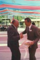 /album/fotogaleria-centenario-mario-villagra-alcalde1988-luis-contreras-director-de-tulahuen-1988/fidel-contreras-entregando-un-recuerdo-a-don-liberato-campusano-jpg1/
